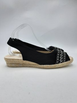 Sandales compensées DE MARQUE INCONNUE noires de seconde main Très bon état - 15,00 € Sandales compensées DE MARQUE INCONNUE noires de seconde main Très bon état N/A reconditionné disponible sur Claquettes Market