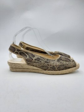 Sandales compensées DE MARQUE INCONNUE python de seconde main Très bon état - 15,00 € Sandales compensées DE MARQUE INCONNUE python de seconde main Très bon état N/A reconditionné disponible sur Claquettes Market