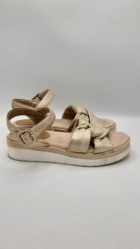 Sandales compensées dorées Bon état - 27,00 € Sandales compensées dorées Bon état Bocage reconditionné disponible sur Claquettes Market