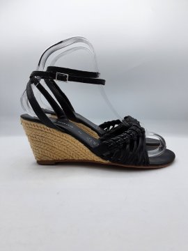 Sandales compensées LAUREANA noires de seconde main Très bon état - 15,00 € Sandales compensées LAUREANA noires de seconde main Très bon état N/A reconditionné disponible sur Claquettes Market