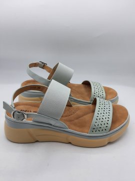 Sandales compensées SUPER MODE bleues de seconde main Très bon état - 15,00 € Sandales compensées SUPER MODE bleues de seconde main Très bon état N/A reconditionné disponible sur Claquettes Market