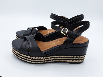 Sandales Compensées Tamaris 37 cuir noir de seconde main Très bon état - 30,00 € Sandales Compensées Tamaris 37 cuir noir de seconde main Très bon état Tamaris reconditionné disponible sur Claquettes Market