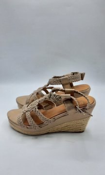 Sandales compensées Texto doré de seconde main Bon état - 12,00 € Sandales compensées Texto doré de seconde main Bon état N/A reconditionné disponible sur Claquettes Market