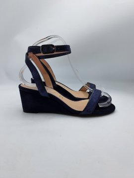 Sandales compensées UNISA marine de seconde main Très bon état - 40,00 € Sandales compensées UNISA marine de seconde main Très bon état Unisa reconditionné disponible sur Claquettes Market