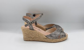 Sandales compensées - 15,00 € Sandales compensées reconditionné disponible sur Claquettes Market