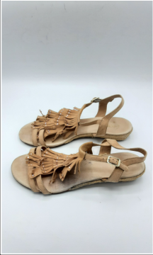 Sandales de seconde main - 18,00 € Sandales de seconde main reconditionné disponible sur Claquettes Market