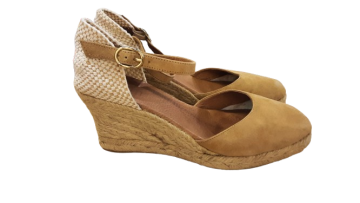 Sandales de seconde main Bon état - 15,00 € Sandales de seconde main Bon état Eram reconditionné disponible sur Claquettes Market