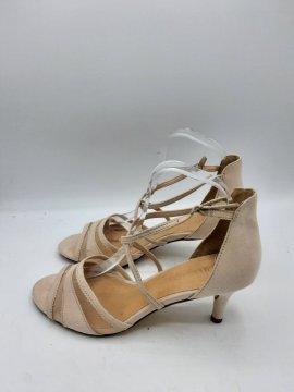 Acheter Sandales ERAM rose nude de seconde main - 15,00 € Sandales ERAM rose nude de seconde main reconditionné disponible sur Claquettes Market