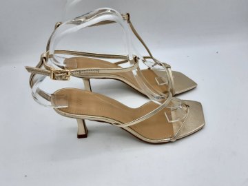Sandales H&M dorées de seconde mains Parfait état - 25,00 € Sandales H&M dorées de seconde mains Parfait état H&M reconditionné disponible sur Claquettes Market
