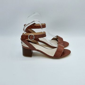 Sandales marron de seconde main - 20,00 € Sandales marron de seconde main reconditionné disponible sur Claquettes Market
