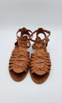 Acheter Sandales marron en cuir seconde main - 15,00 € Sandales marron en cuir seconde main reconditionné disponible sur Claquettes Market