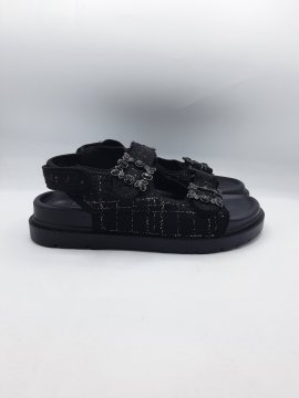Sandales MERRY SCOTT noires de seconde main Parfait état - 20,00 € Sandales MERRY SCOTT noires de seconde main Parfait état N/A reconditionné disponible sur Claquettes Market