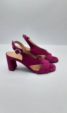 Sandales - 55,00 € Sandales N/A reconditionné disponible sur Claquettes Market