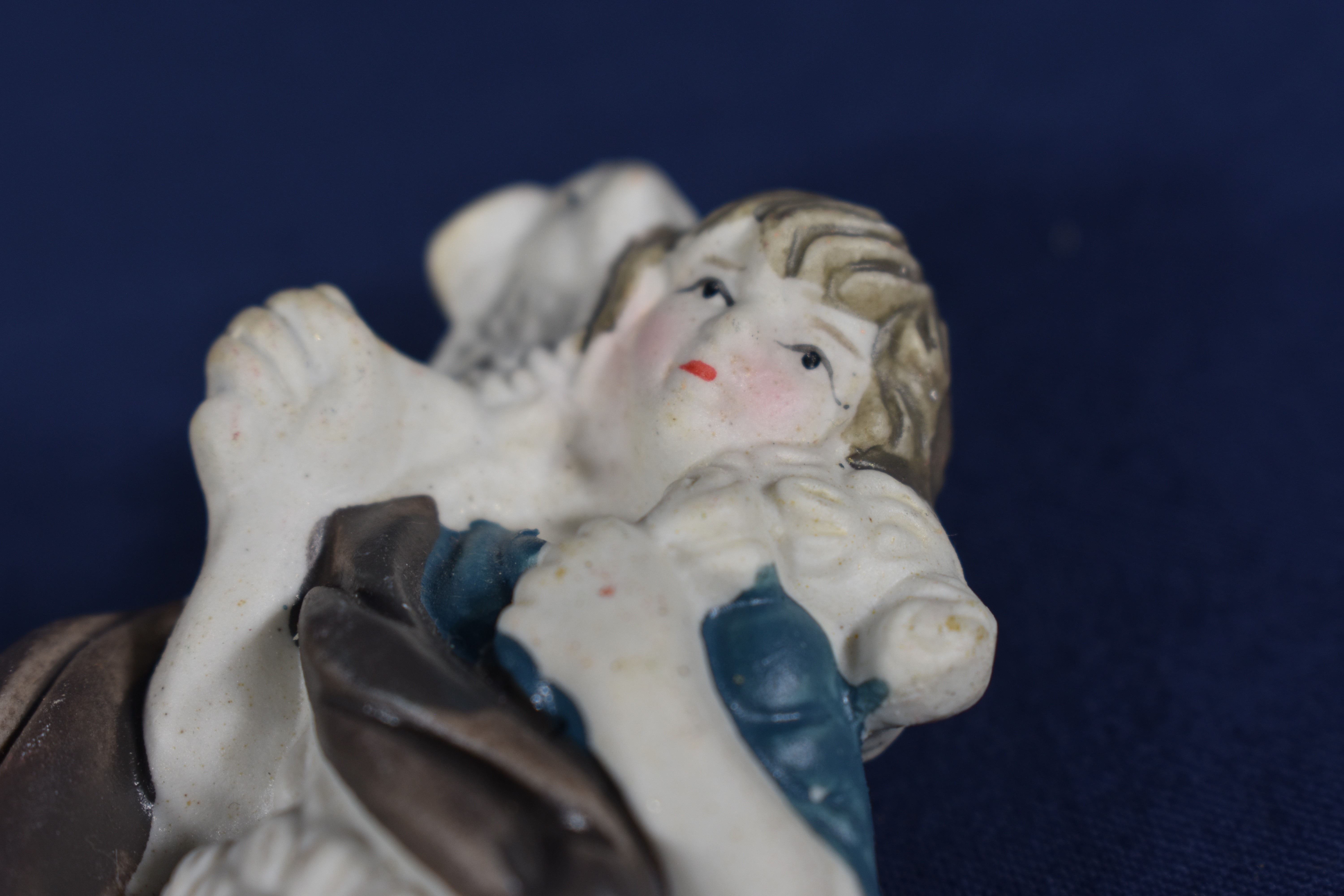 Voir photo 11 de Santons de Provence en porcelaine, 6 sujets, Marie, les Rois Mages, 2 bergers, 3 animaux âne, mouton et un ange et âne en terre cuite, peints à la main, hauteur 10 cm. Santons de Provence en porcelaine, 6 sujets, Marie, les Rois Mages, 2 bergers, 3 animaux âne, mouton et un ange et âne en terre cuite, peints à la main, hauteur 10 cm. Bon état reconditionné photo 11
