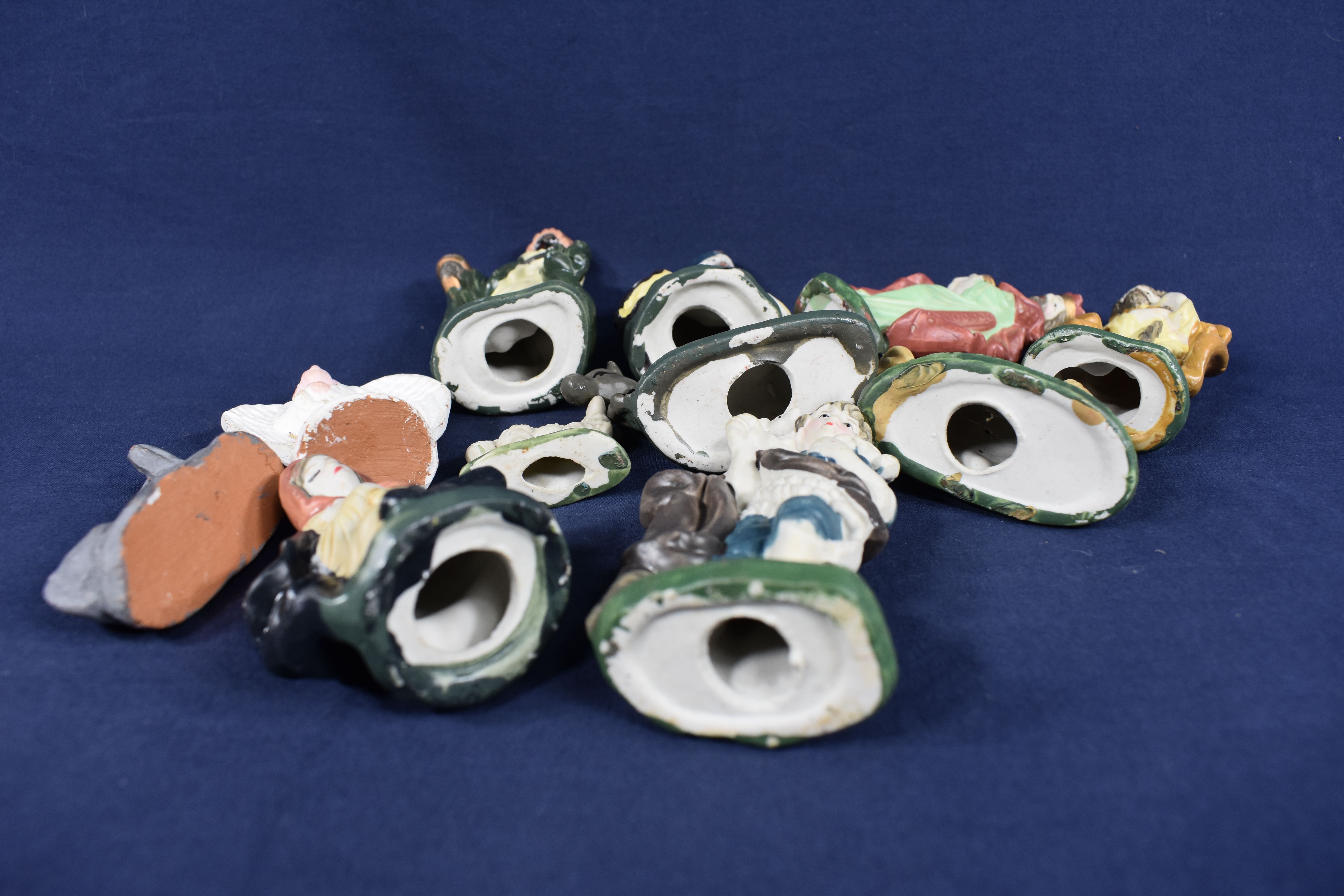 Voir photo 12 de Santons de Provence en porcelaine, 6 sujets, Marie, les Rois Mages, 2 bergers, 3 animaux âne, mouton et un ange et âne en terre cuite, peints à la main, hauteur 10 cm. Santons de Provence en porcelaine, 6 sujets, Marie, les Rois Mages, 2 bergers, 3 animaux âne, mouton et un ange et âne en terre cuite, peints à la main, hauteur 10 cm. Bon état reconditionné photo 12