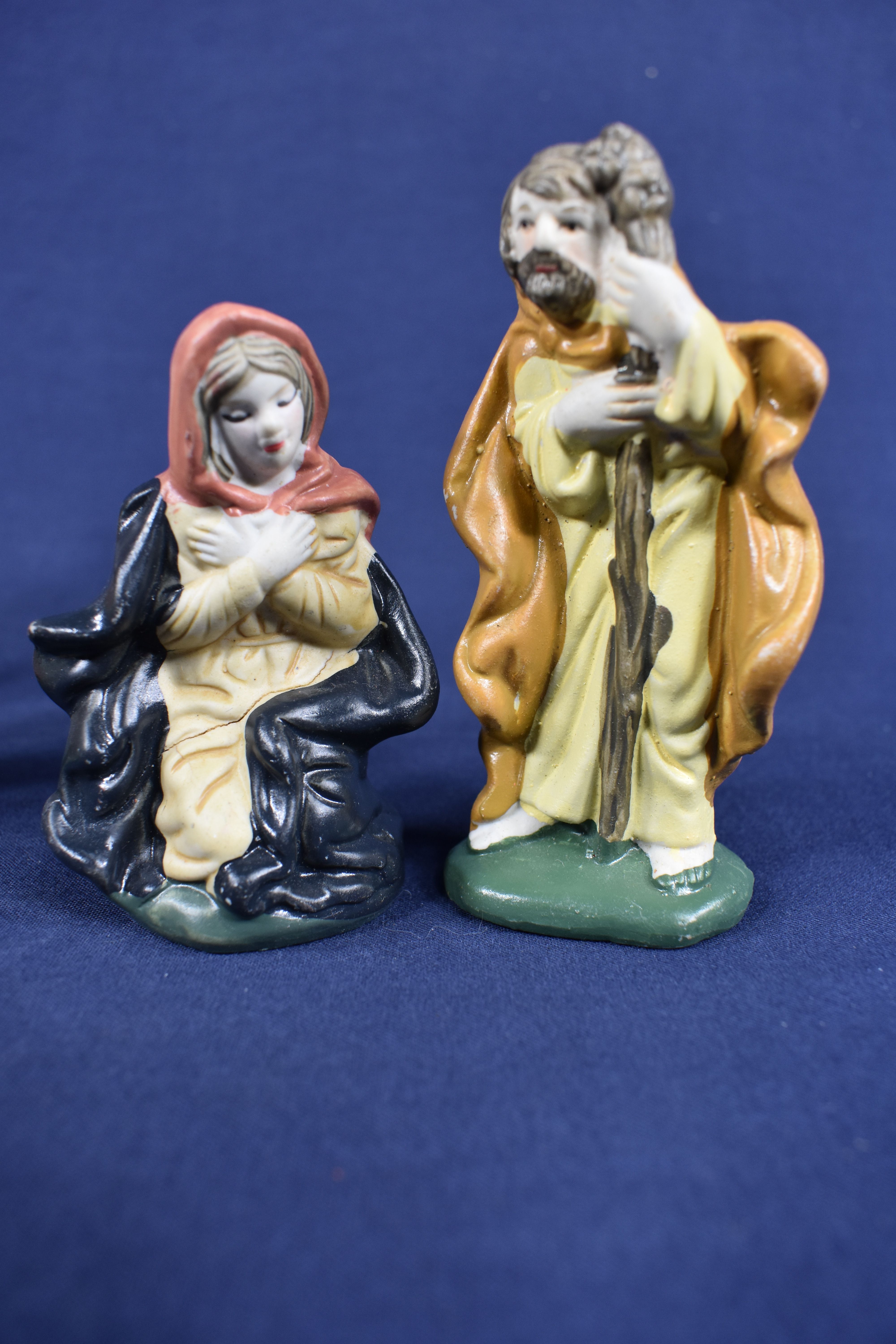 Voir photo 4 de Santons de Provence en porcelaine, 6 sujets, Marie, les Rois Mages, 2 bergers, 3 animaux âne, mouton et un ange et âne en terre cuite, peints à la main, hauteur 10 cm. Santons de Provence en porcelaine, 6 sujets, Marie, les Rois Mages, 2 bergers, 3 animaux âne, mouton et un ange et âne en terre cuite, peints à la main, hauteur 10 cm. Bon état reconditionné photo 4