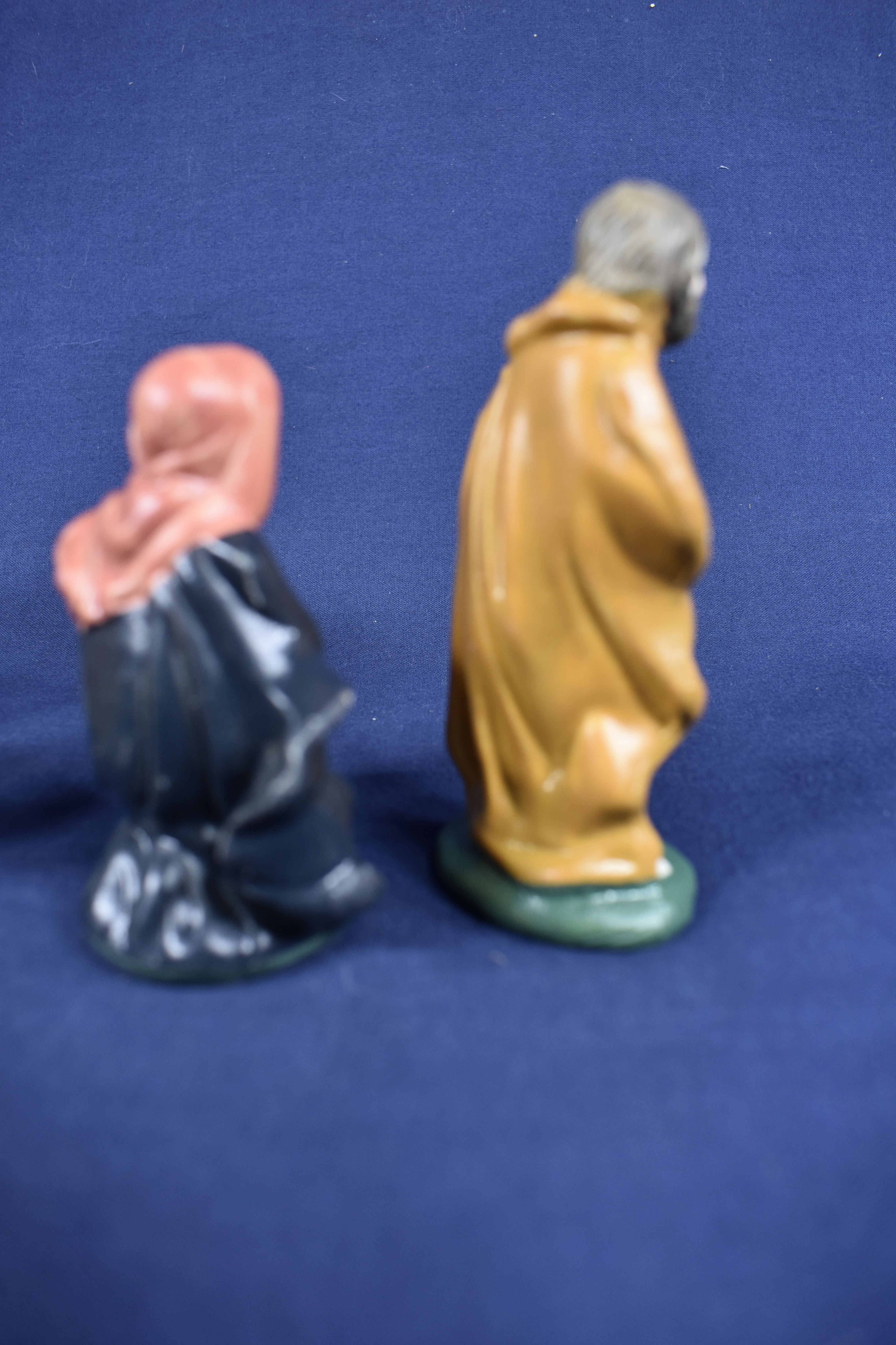 Voir photo 7 de Santons de Provence en porcelaine, 6 sujets, Marie, les Rois Mages, 2 bergers, 3 animaux âne, mouton et un ange et âne en terre cuite, peints à la main, hauteur 10 cm. Santons de Provence en porcelaine, 6 sujets, Marie, les Rois Mages, 2 bergers, 3 animaux âne, mouton et un ange et âne en terre cuite, peints à la main, hauteur 10 cm. Bon état reconditionné photo 7