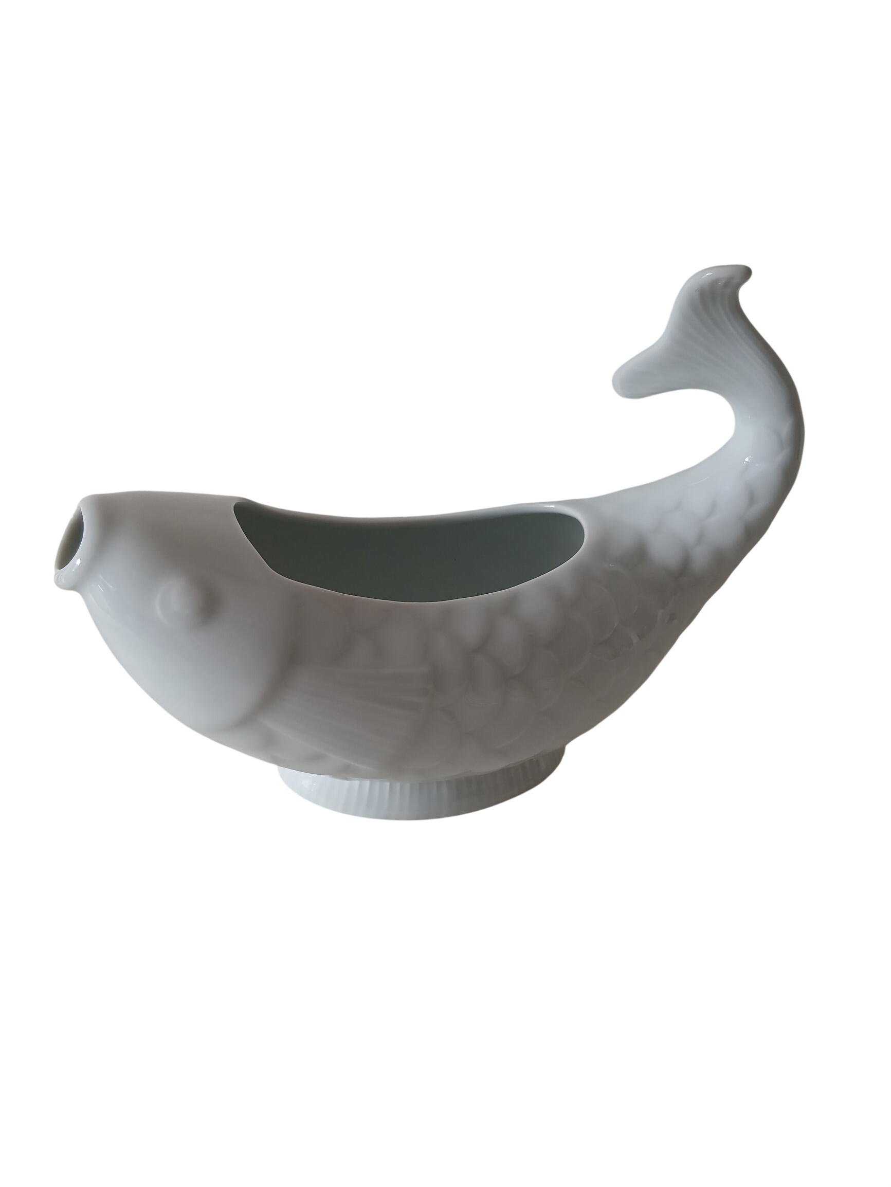 Acheter Saucière blanche en porcelaine à forme de poisson. Très bon état - 10,00 € Saucière blanche en porcelaine à forme de poisson. Très bon état reconditionné disponible sur Label Emmaüs