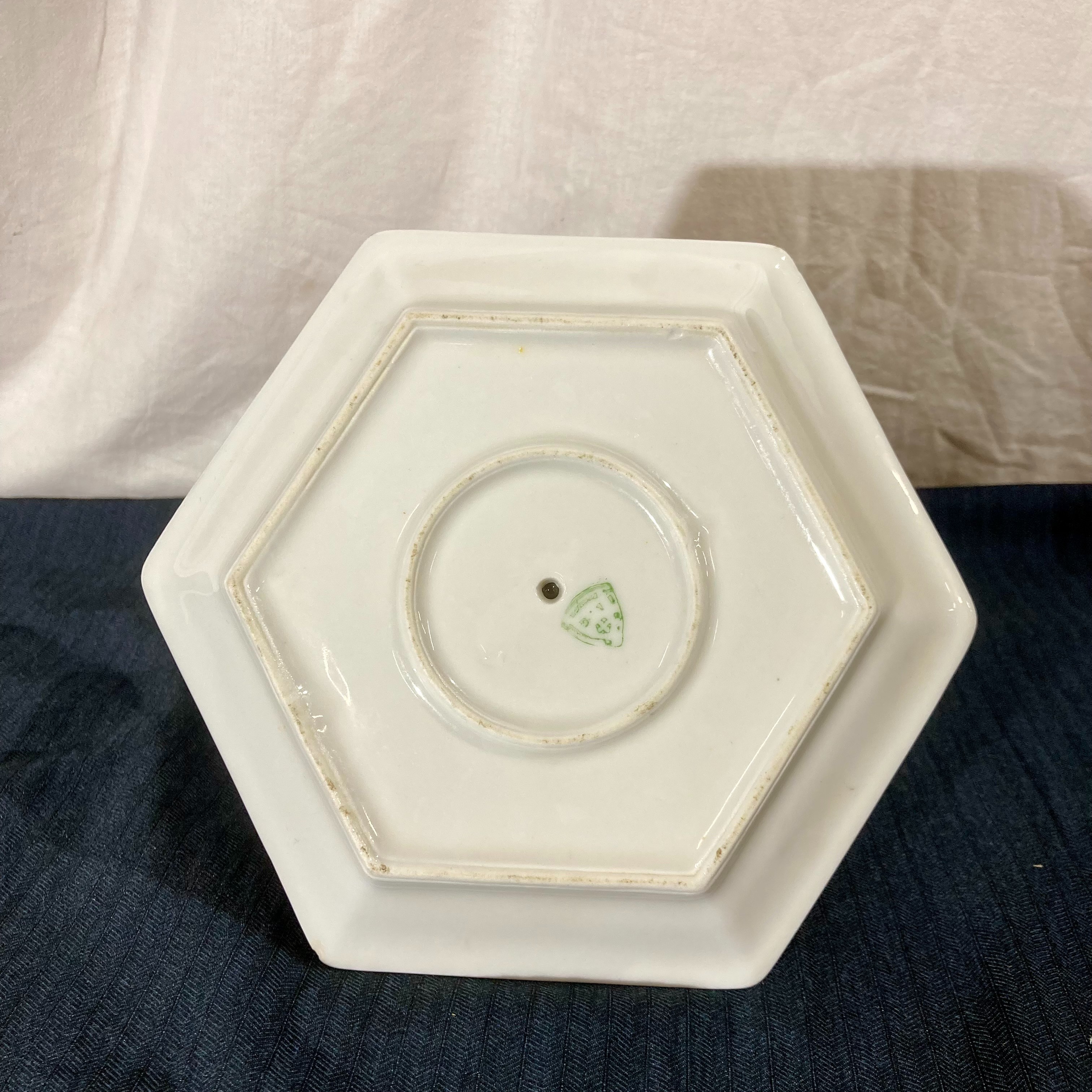 Voir photo 4 de Saucière en porcelaine année 50 Saucière en porcelaine année 50 Très bon état reconditionné photo 4