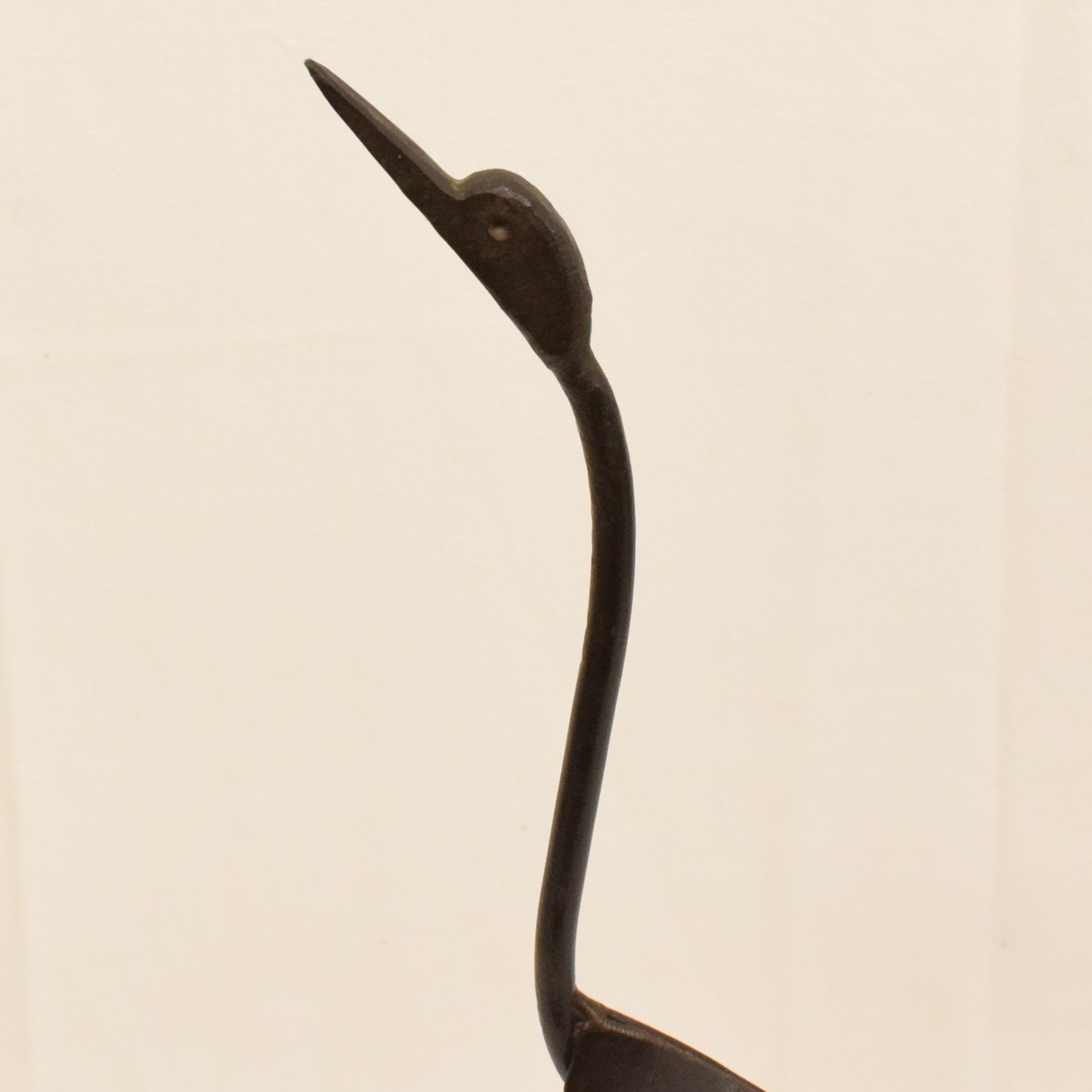 Voir photo 2 de Sculpture 39 cm oiseau échassier en fer forgé par I. Ivanoff Sculpture 39 cm oiseau échassier en fer forgé par I. Ivanoff Bon état reconditionné photo 2