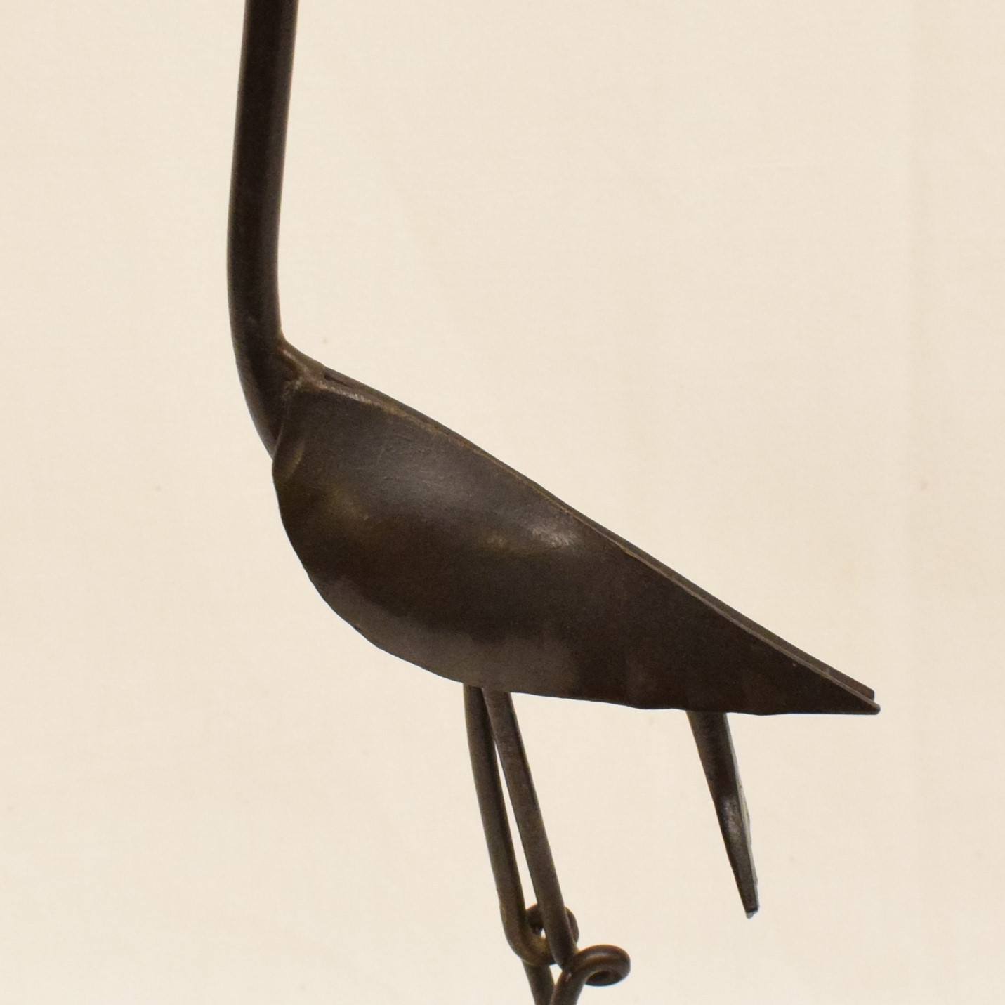 Voir photo 3 de Sculpture 39 cm oiseau échassier en fer forgé par I. Ivanoff Sculpture 39 cm oiseau échassier en fer forgé par I. Ivanoff Bon état reconditionné photo 3