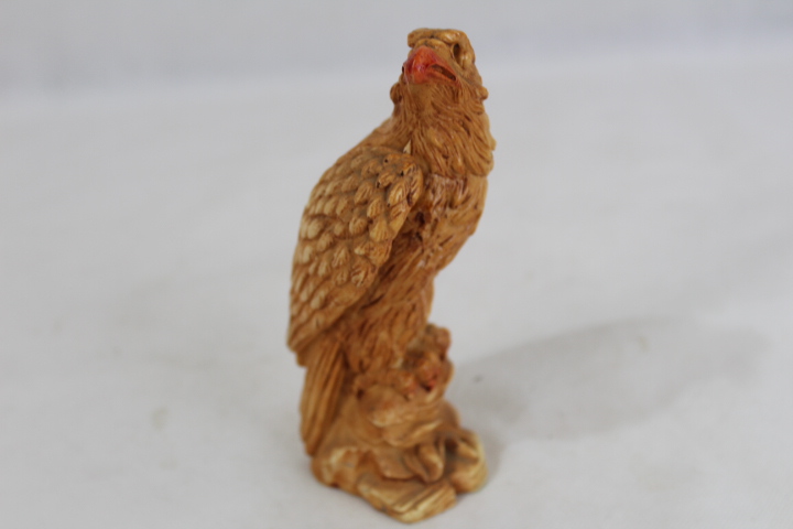 Acheter Sculpture Aigle en résine signée Bon état - 10,00 € Sculpture Aigle en résine signée Bon état reconditionné disponible sur Label Emmaüs