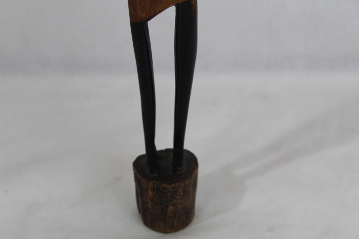 Voir photo 2 de Sculpture bois statuette femme africaine portant un enfant sur son dos fait main Sculpture bois statuette femme africaine portant un enfant sur son dos fait main Très bon état reconditionné photo 2