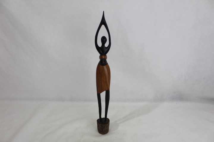 Acheter Sculpture bois statuette femme africaine portant un enfant sur son dos fait main Très bon état - 35,00 € Sculpture bois statuette femme africaine portant un enfant sur son dos fait main Très bon état reconditionné disponible sur Label Emmaüs