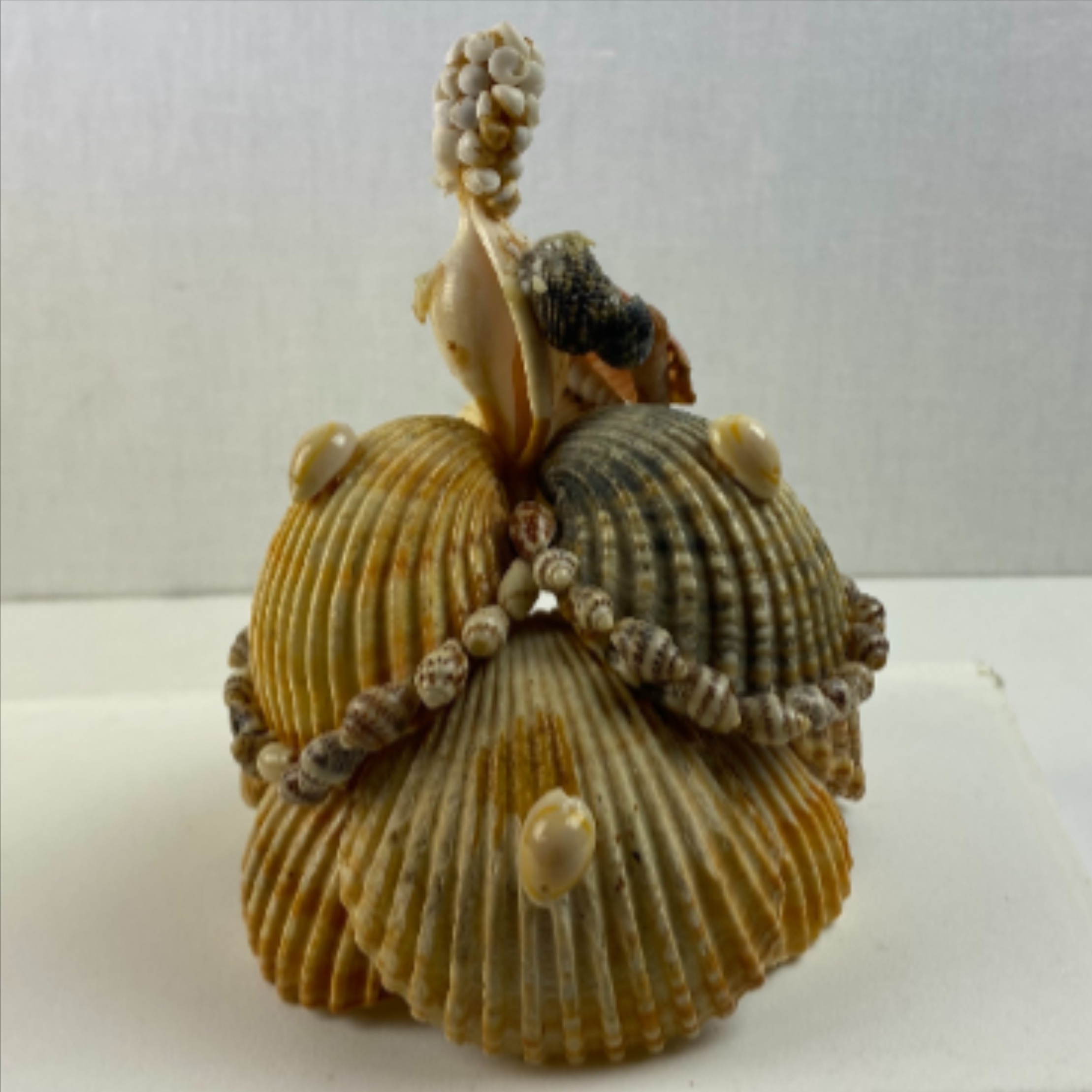 Voir photo 3 de Sculpture de femme en coquillage Sculpture de femme en coquillage Bon état reconditionné photo 3