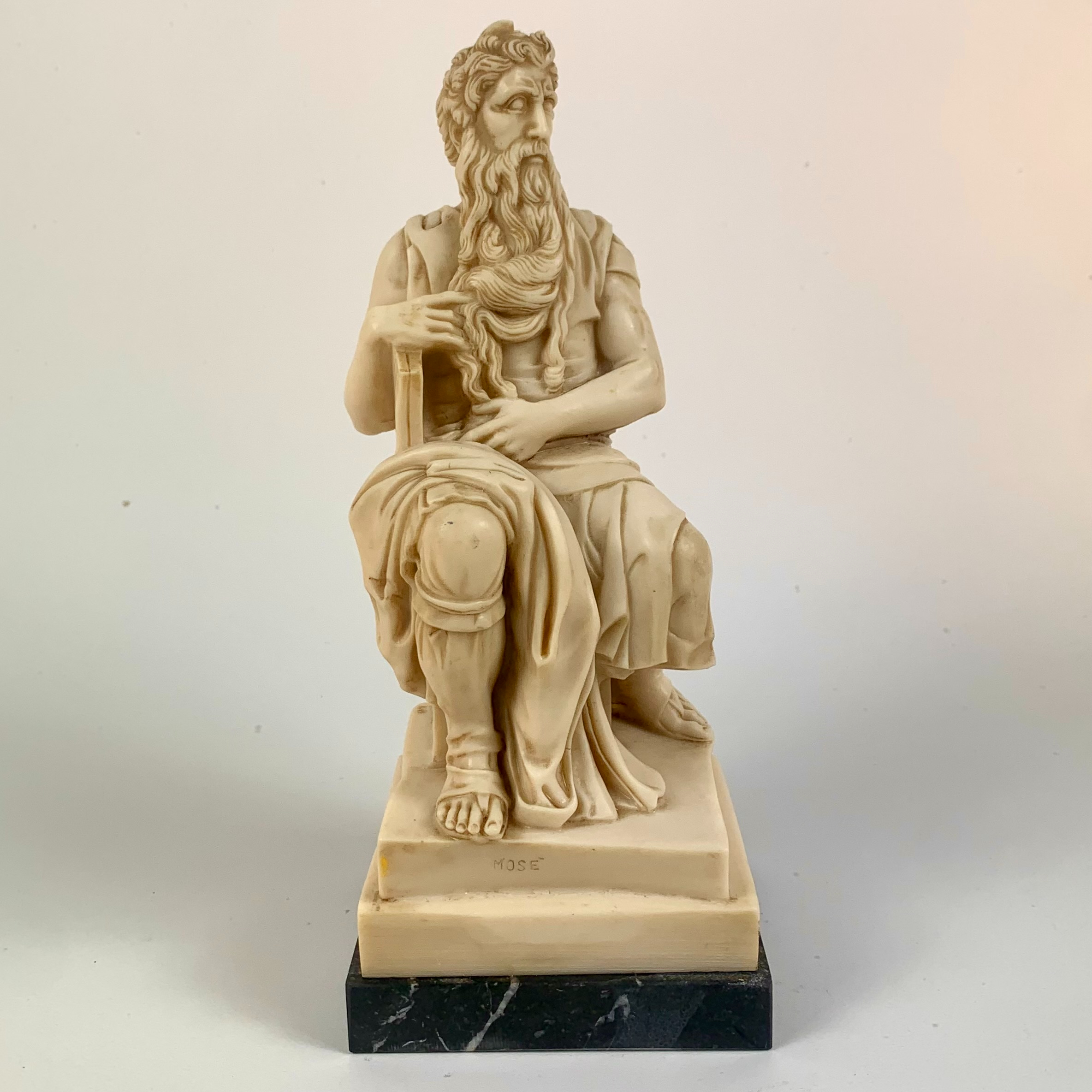 Sculpture de Moise en Résine et Marbre d'après Michel-Ange Très bon état - 31,50 € Sculpture de Moise en Résine et Marbre d'après Michel-Ange Très bon état reconditionné disponible sur Label Emmaüs
