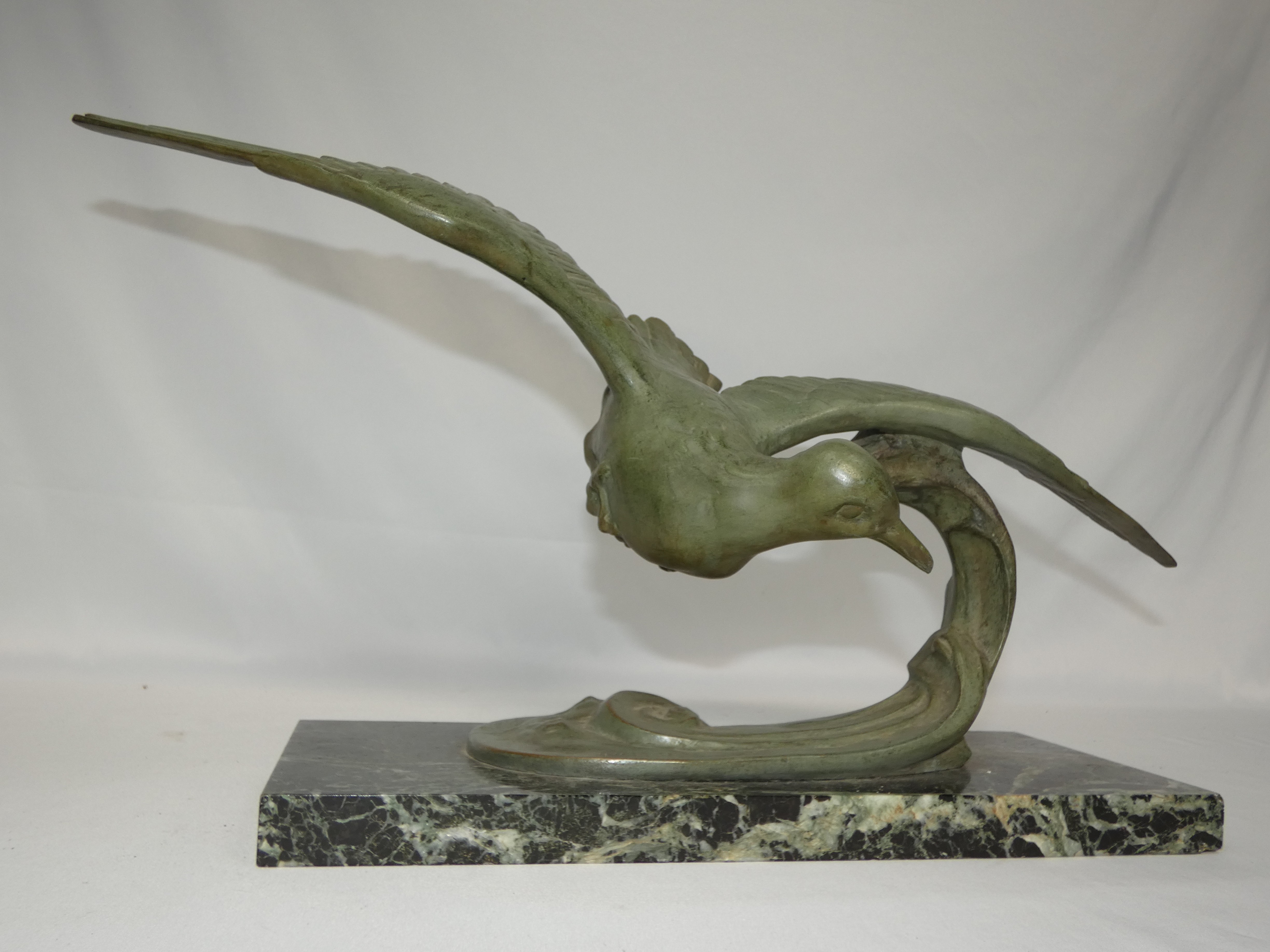 Voir photo 3 de Sculpture en bronze sur socle en marbre signée Grégoire Sculpture en bronze sur socle en marbre signée Grégoire Très bon état reconditionné photo 3