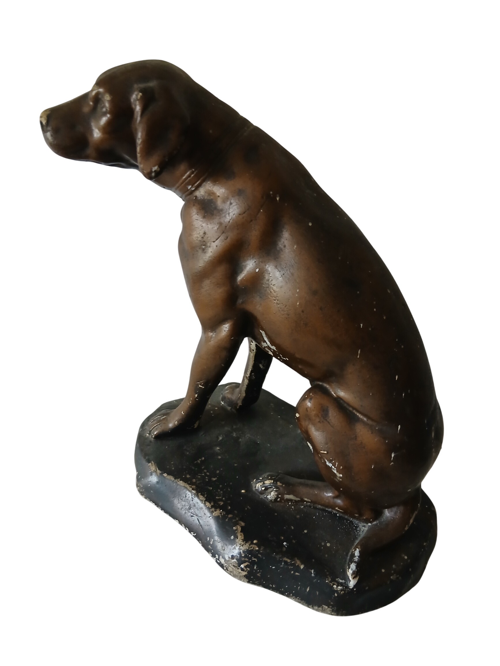 Voir photo 2 de Sculpture en platre d'un chien de chasse assis. Sculpture en platre d'un chien de chasse assis. Bon état reconditionné photo 2