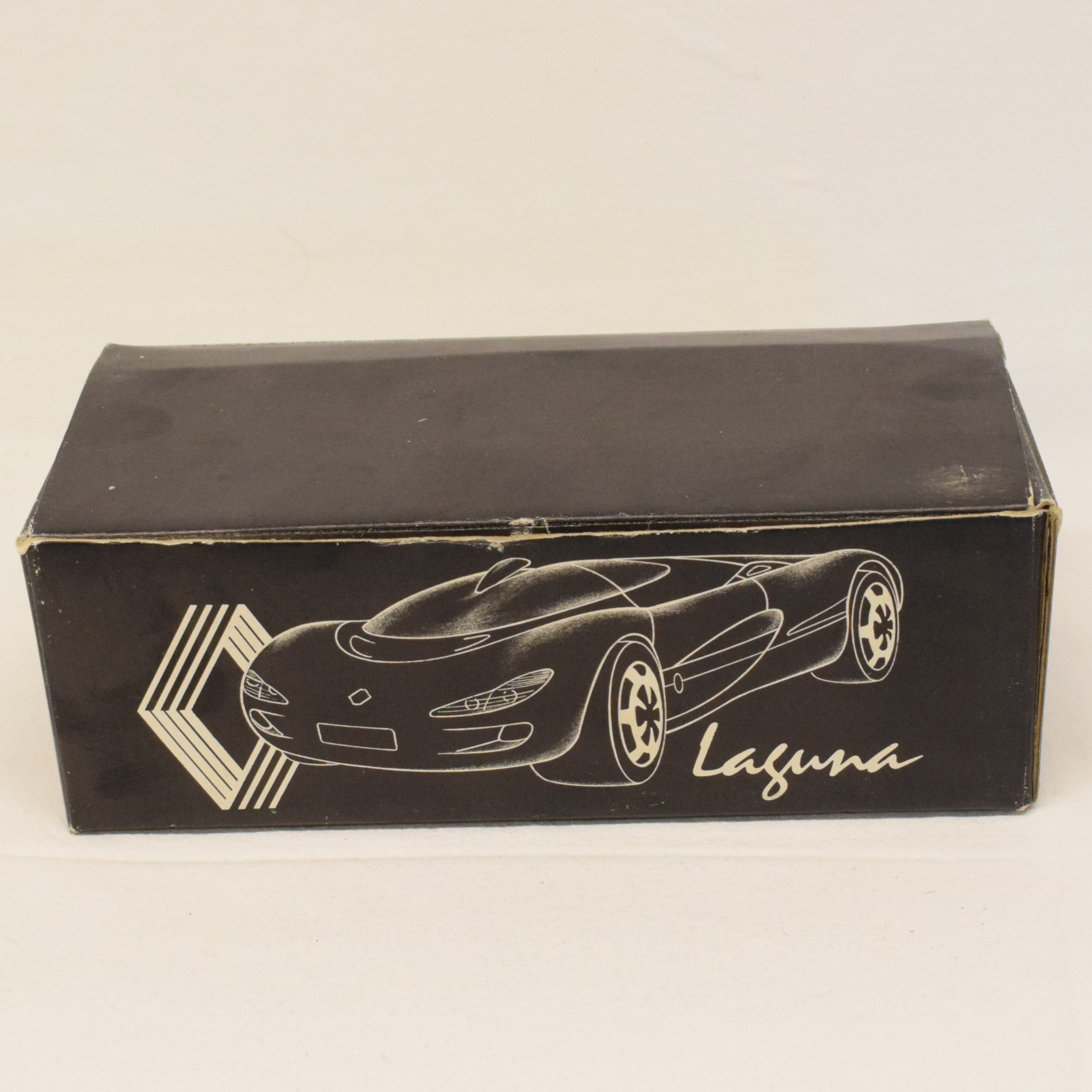 Voir photo 5 de Sculpture en verre concept car Laguna 1990 avec son socle en bois Sculpture en verre concept car Laguna 1990 avec son socle en bois État correct reconditionné photo 5