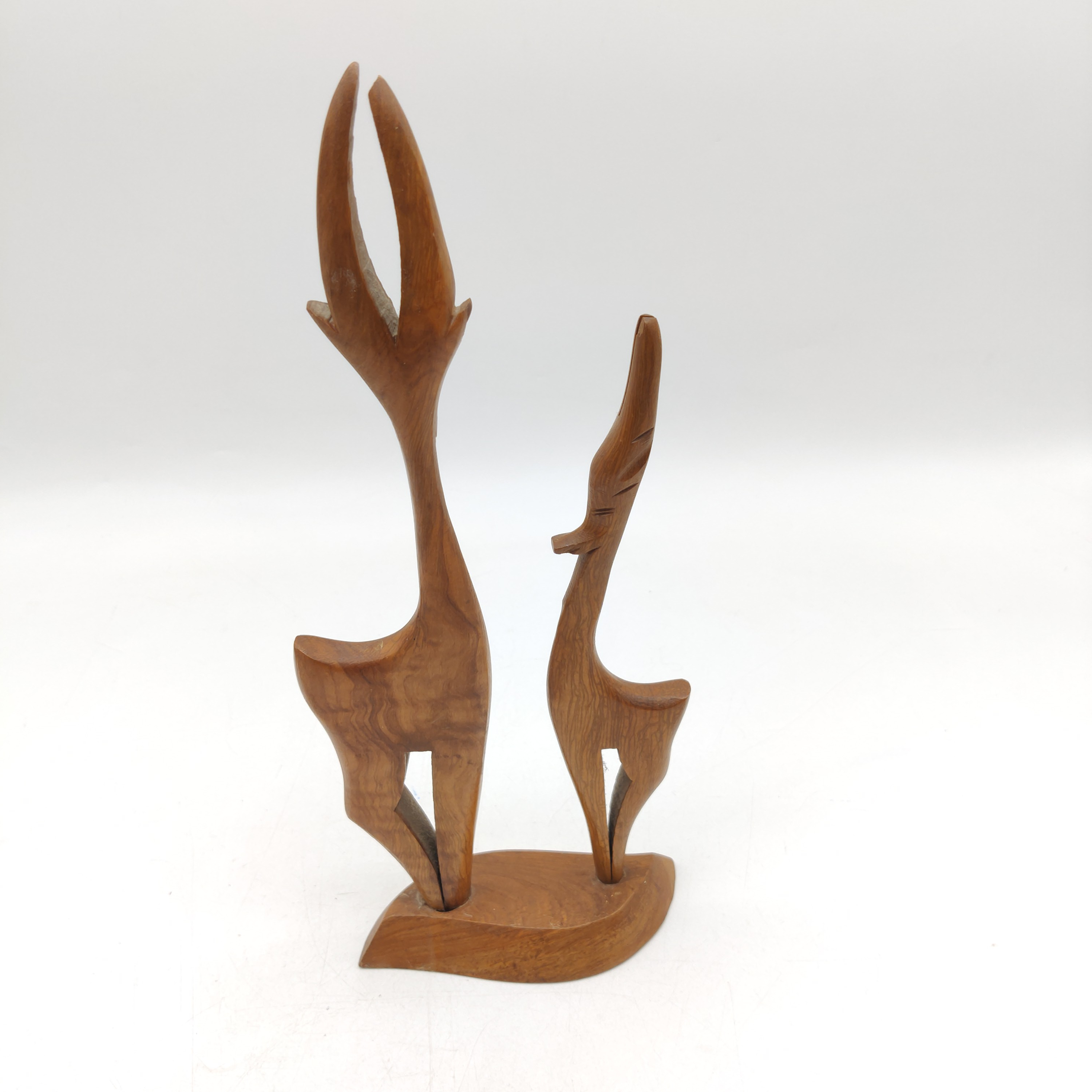 Voir photo 2 de Sculpture gazelles en bois Sculpture gazelles en bois Bon état reconditionné photo 2