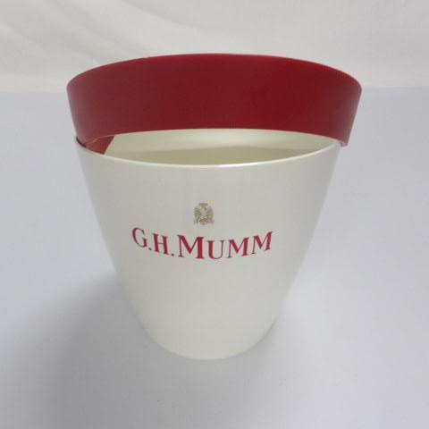 Acheter Seau à Champagne G.H.MUMM Signé Patrick JOUIN Bon état - 18,00 € Seau à Champagne G.H.MUMM Signé Patrick JOUIN Bon état reconditionné disponible sur Label Emmaüs
