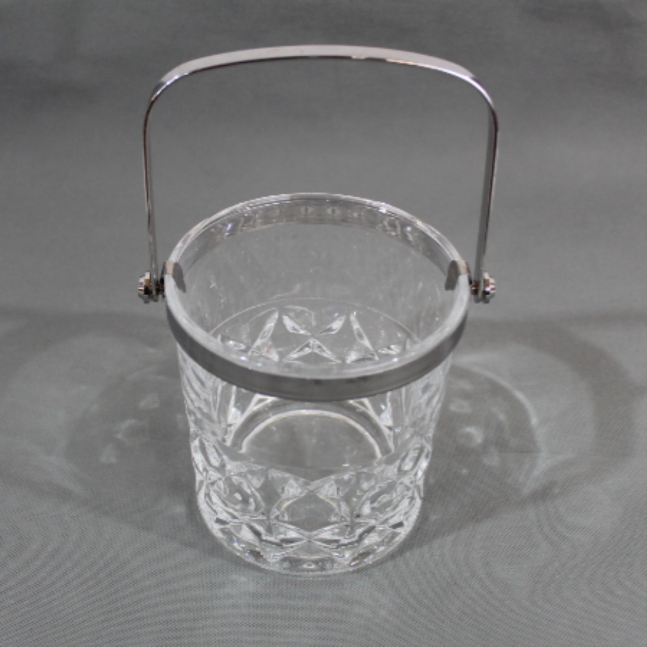 Voir photo 2 de SEAU A GLAÇONS EN CRISTAL SEAU A GLAÇONS EN CRISTAL Très bon état reconditionné photo 2