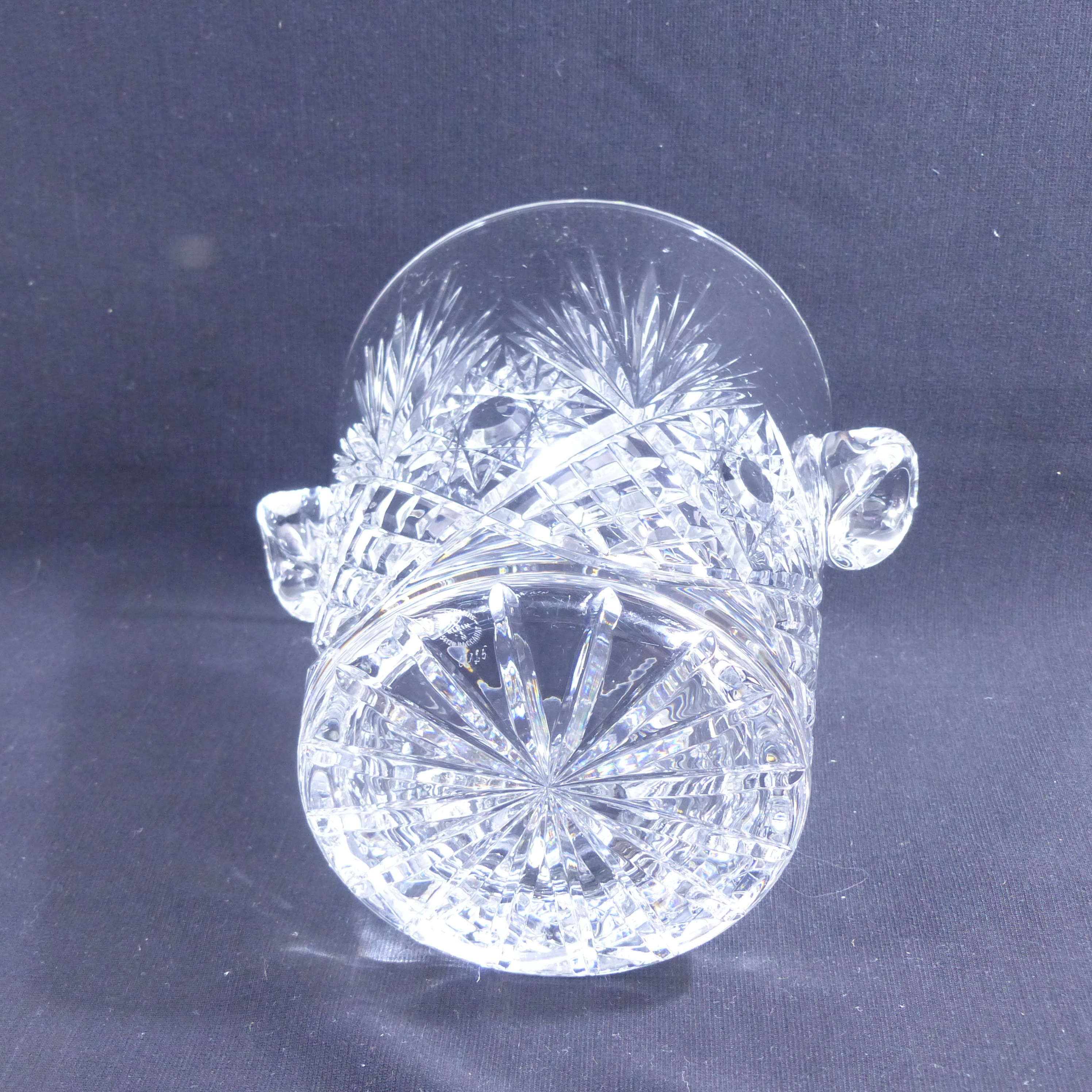 Voir photo 3 de Seau à glaçons en cristal taillé - Valéry Klein à Bertrichamps Baccarat Seau à glaçons en cristal taillé - Valéry Klein à Bertrichamps Baccarat Bon état reconditionné photo 3