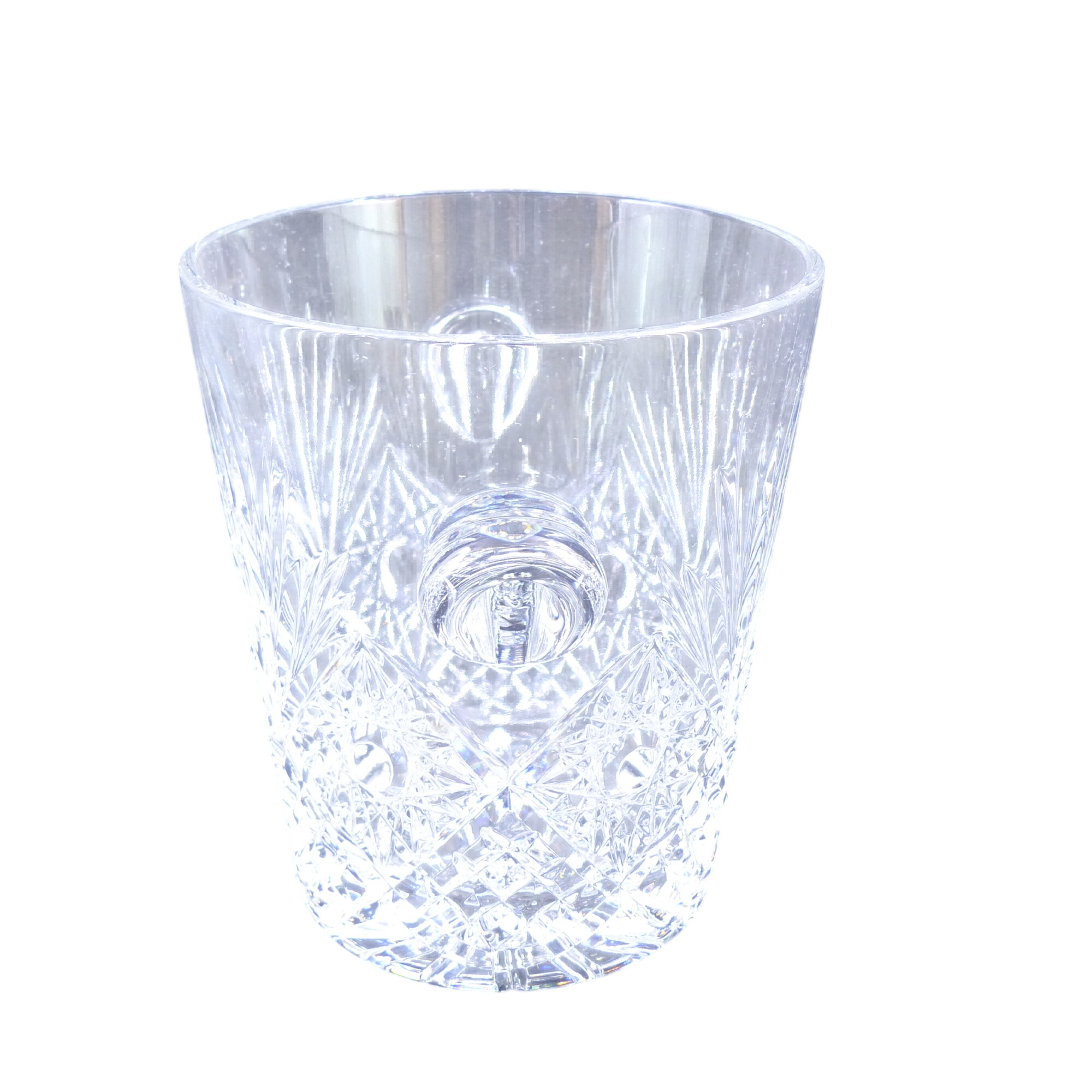 Seau à glaçons en cristal taillé - Valéry Klein à Bertrichamps Baccarat Bon état - 42,50 € Seau à glaçons en cristal taillé - Valéry Klein à Bertrichamps Baccarat Bon état reconditionné disponible sur Label Emmaüs