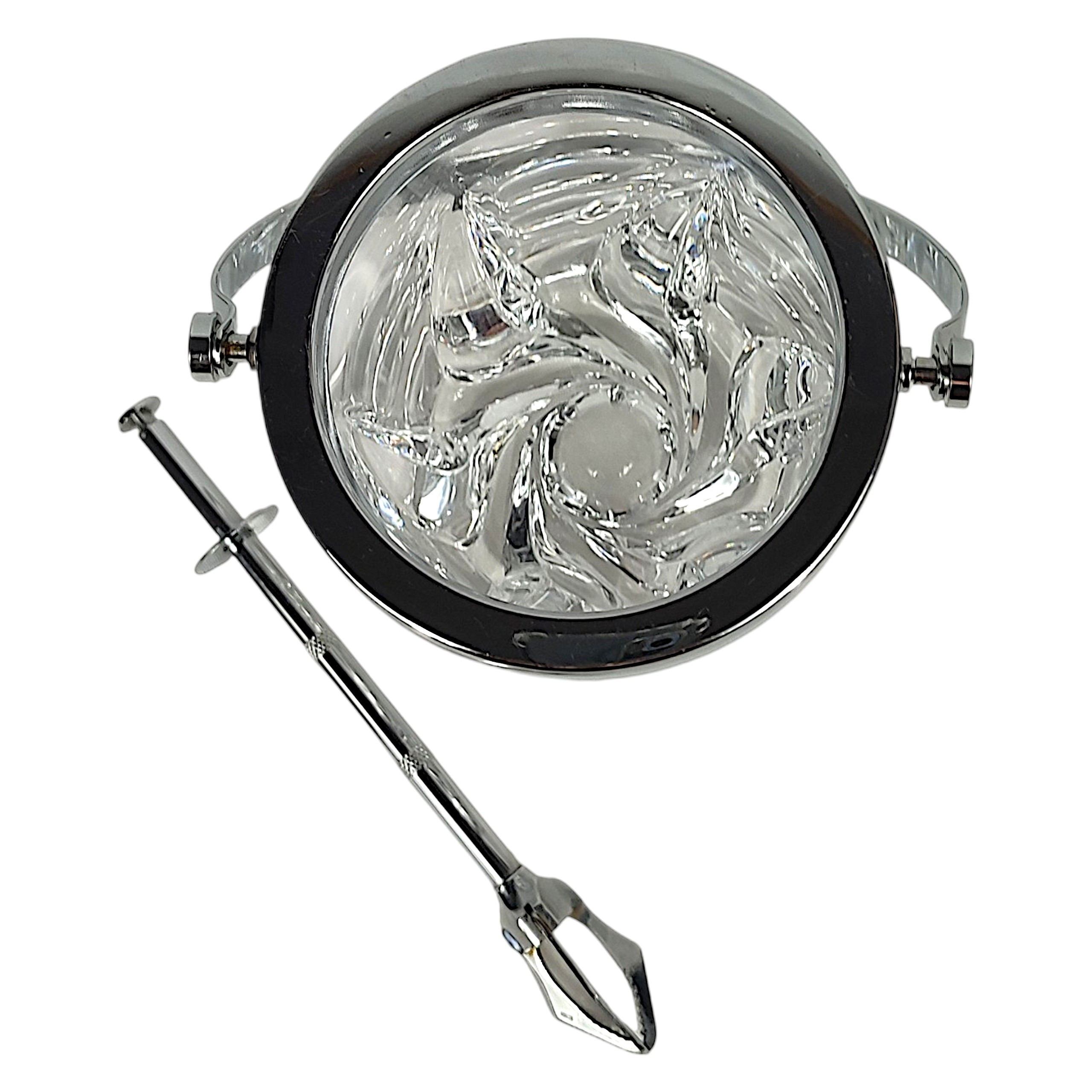 Voir photo 4 de Seau à glaçons en verre travaillé, métal chromé et pince à glace. Seau à glaçons en verre travaillé, métal chromé et pince à glace. Bon état reconditionné photo 4