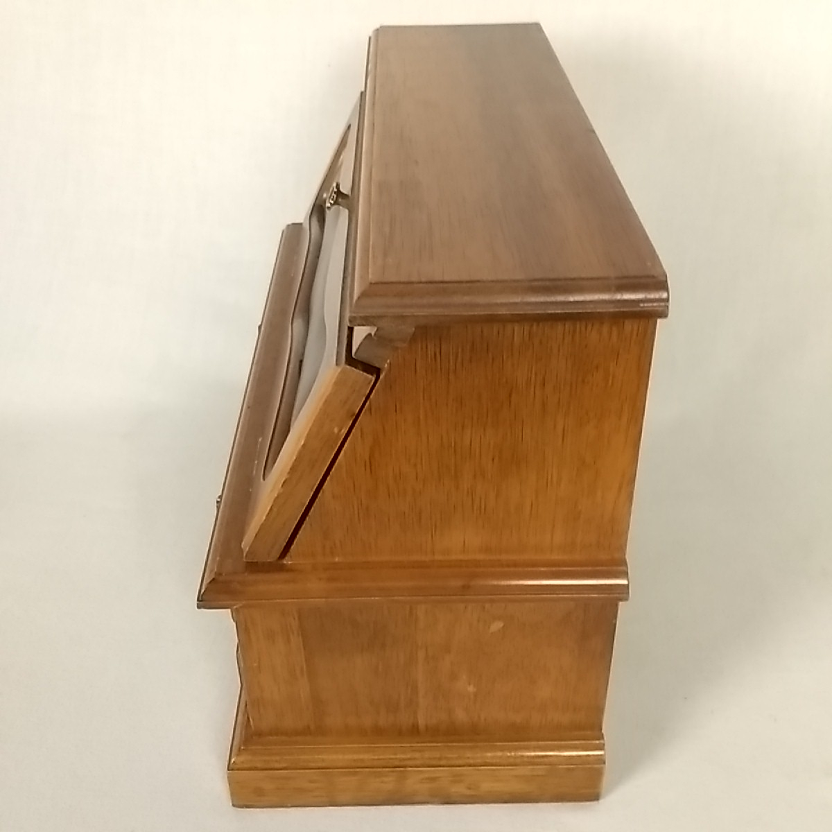Voir photo 3 de Secrétaire en bois pour poupées Secrétaire en bois pour poupées Très bon état reconditionné photo 3