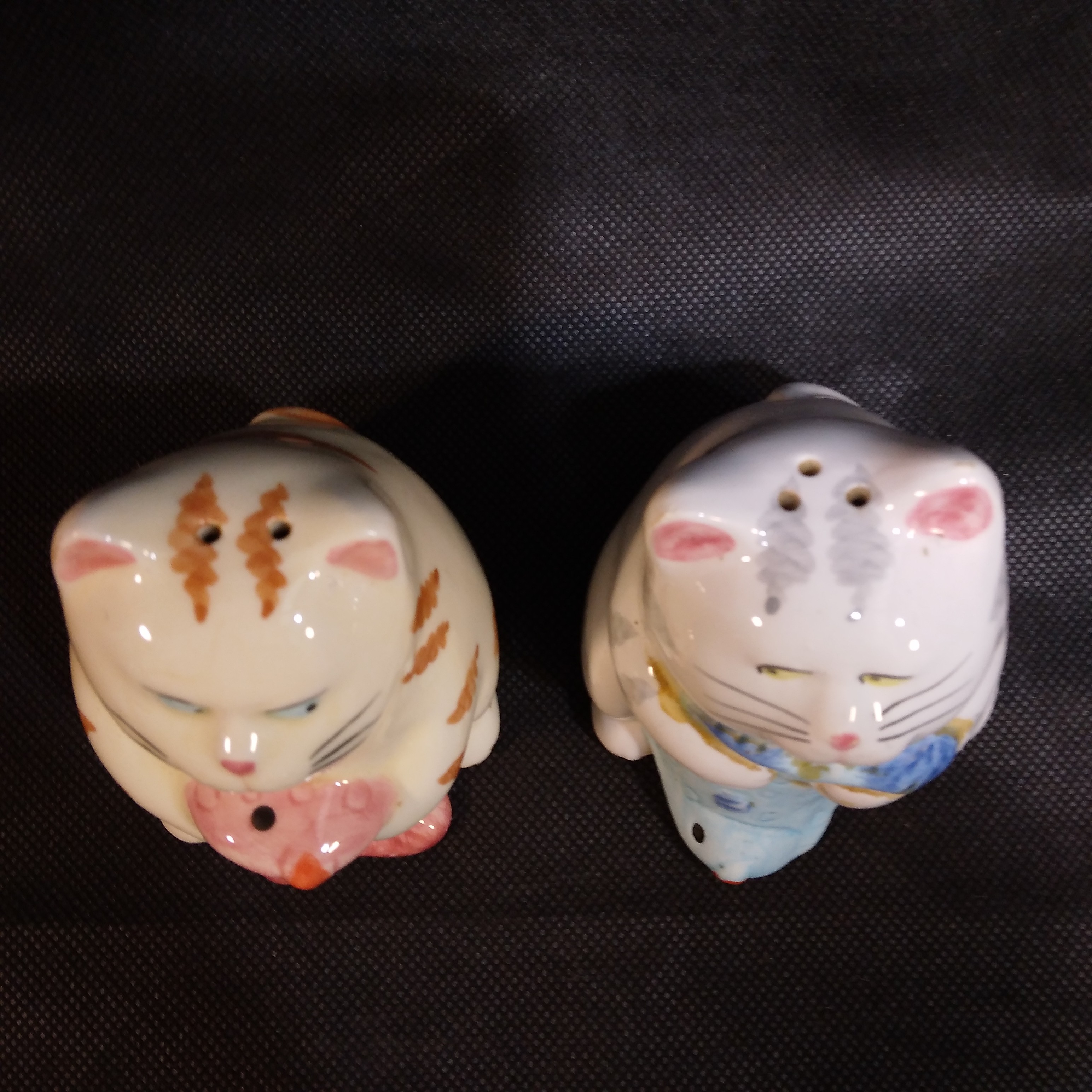 Voir photo 2 de Sel et poivre, made in Thailand - Chats Sel et poivre, made in Thailand - Chats Très bon état reconditionné photo 2
