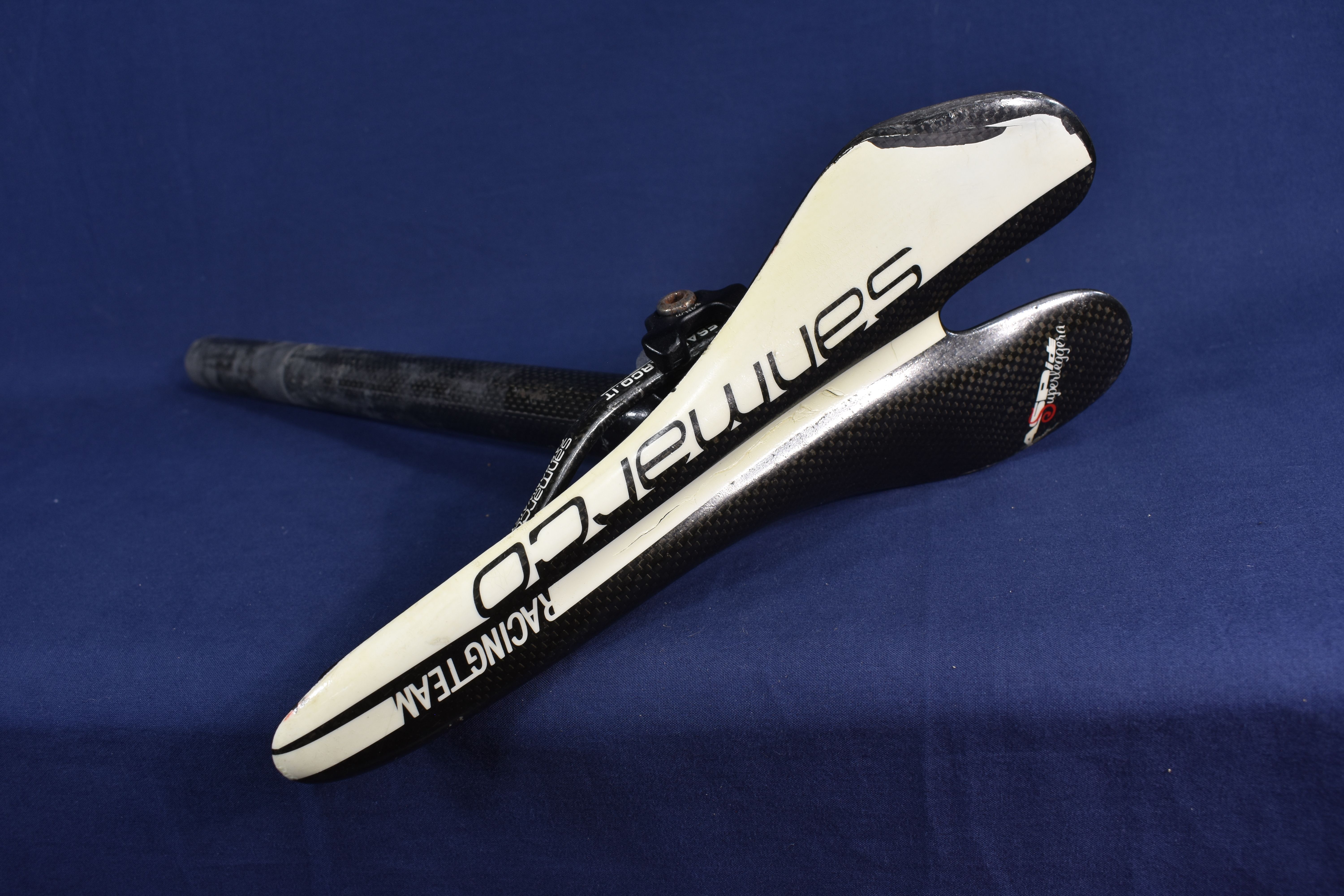 Voir photo 3 de Selle de vélo en carbone d'occasion SANMARCO, longueur 27 & largeur 12 cm. Selle de vélo en carbone d'occasion SANMARCO, longueur 27 & largeur 12 cm. État correct reconditionné photo 3