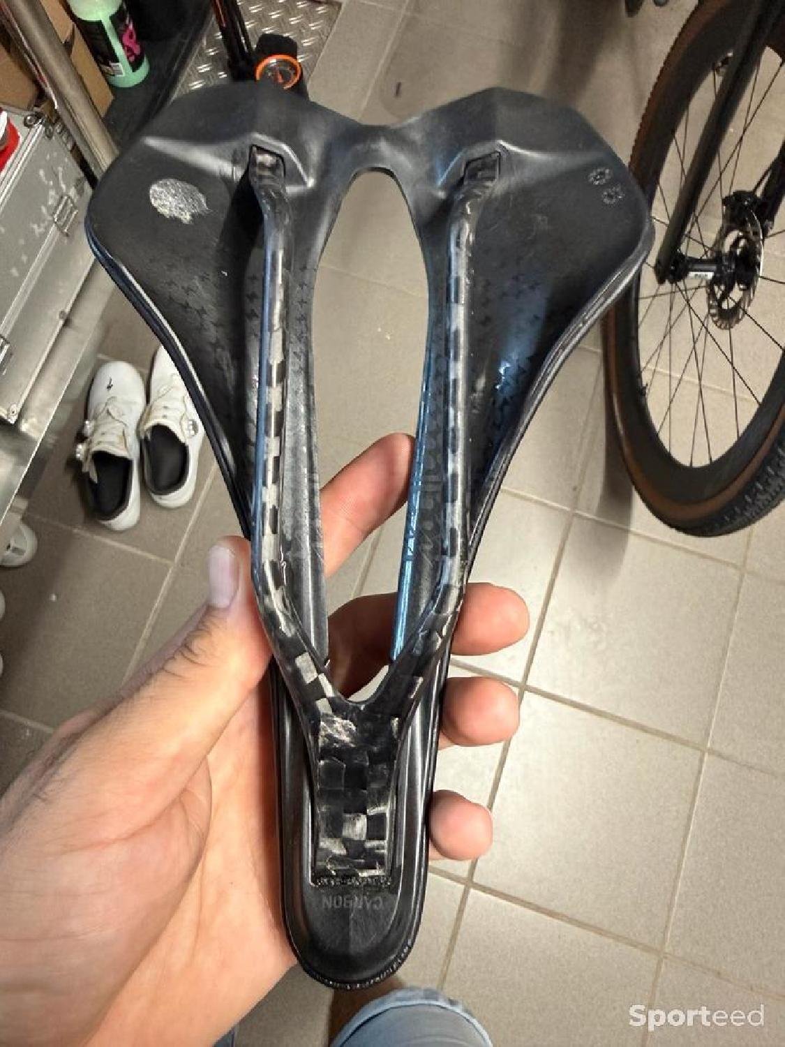 Selle Italia SLR Carbon Superflow L3 2025 Très bon état N/A (Il s'agit d'un pays, pas d reconditionné disponible sur Sporteed
