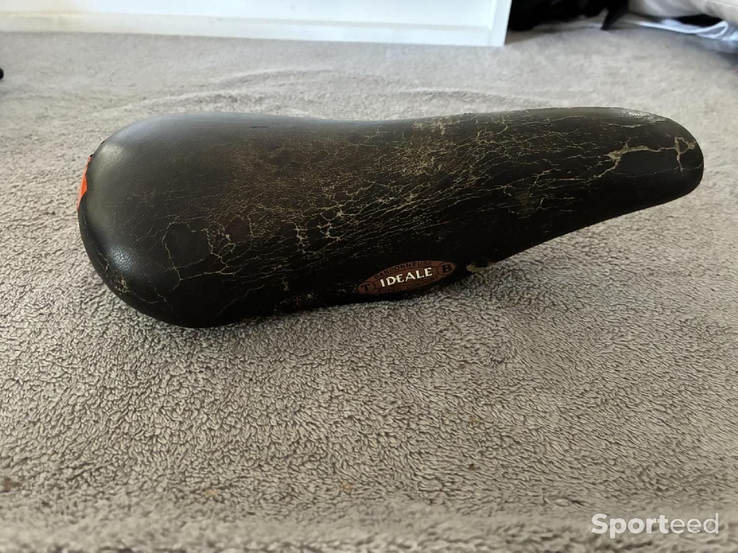 Selle vélo vintage Idéale Randonneuse Titane - Fabriqué en France – Cuir – Années 1980 Très bon état reconditionné disponible sur Sporteed