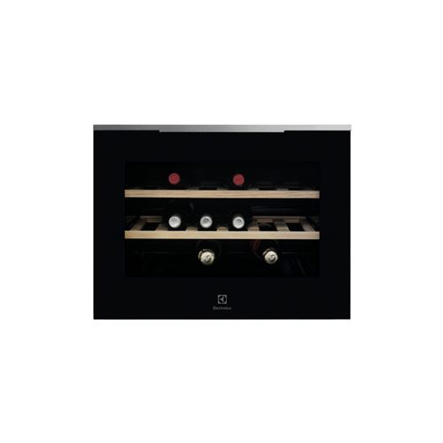 SÉRIE 900 PRO - INTEGRABLE - Niche dencastrement : 45mm - Nouvelle classe énergétique:F - Commandes électroniques internes - Nombre de bouteilles: 18 - 2 clayettes bois et 1 en plastique - Eclairage intérieur LED - Volume net total en L:49 État correct reconditionné disponible sur Fnac