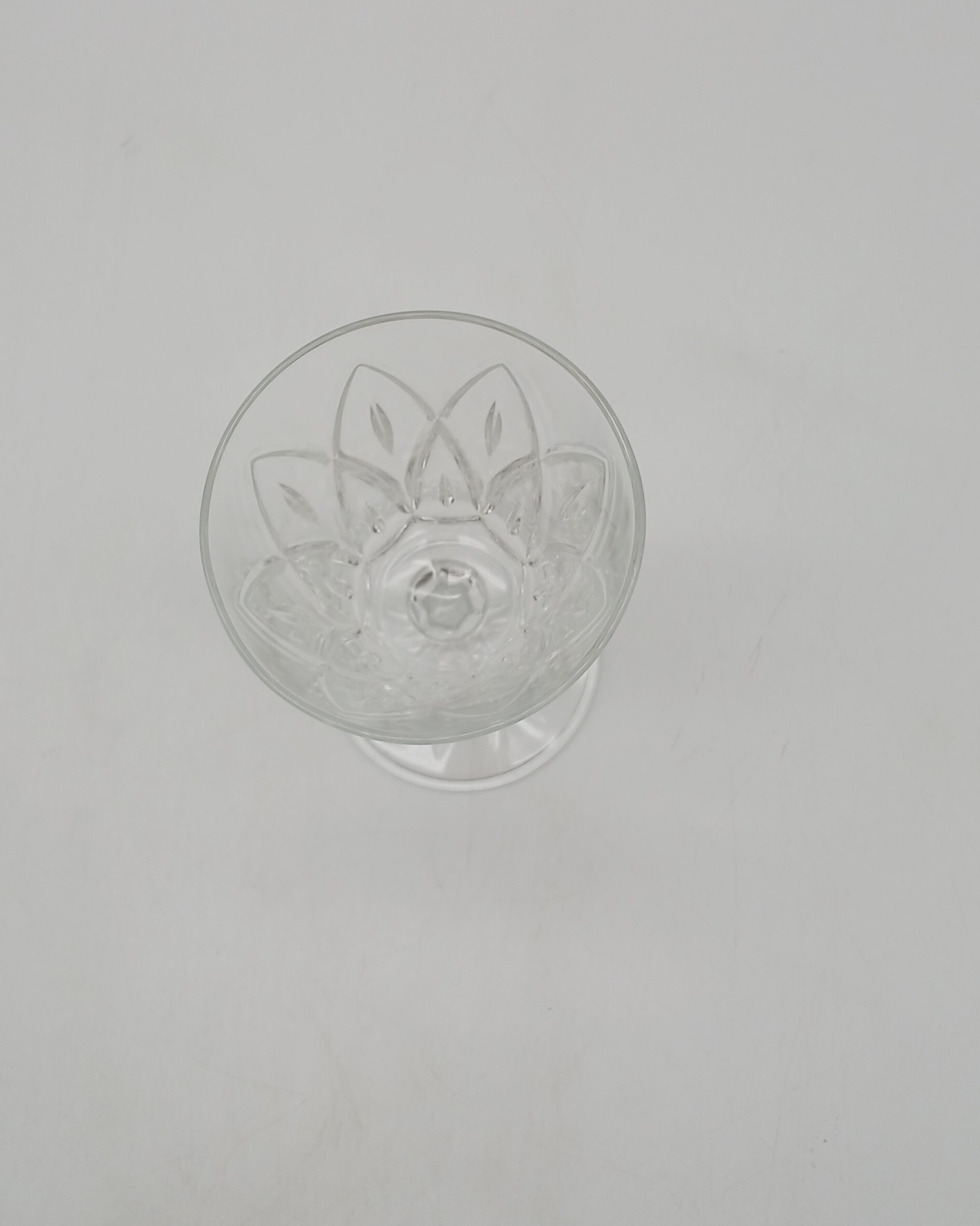 Voir photo 11 de Série de 6 verres à pied en cristal taillé vintage - Années 60 Série de 6 verres à pied en cristal taillé vintage - Années 60 reconditionné photo 11