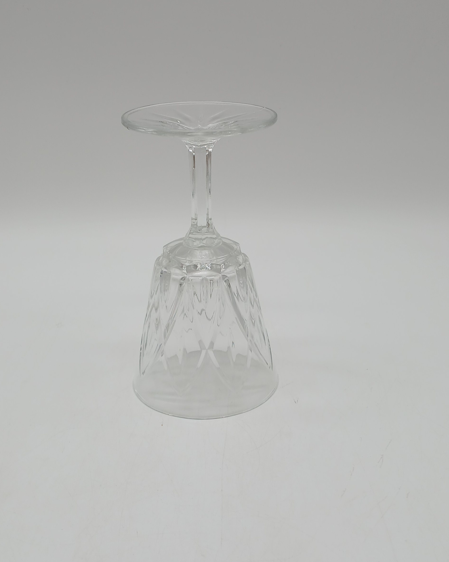 Voir photo 12 de Série de 6 verres à pied en cristal taillé vintage - Années 60 Série de 6 verres à pied en cristal taillé vintage - Années 60 reconditionné photo 12