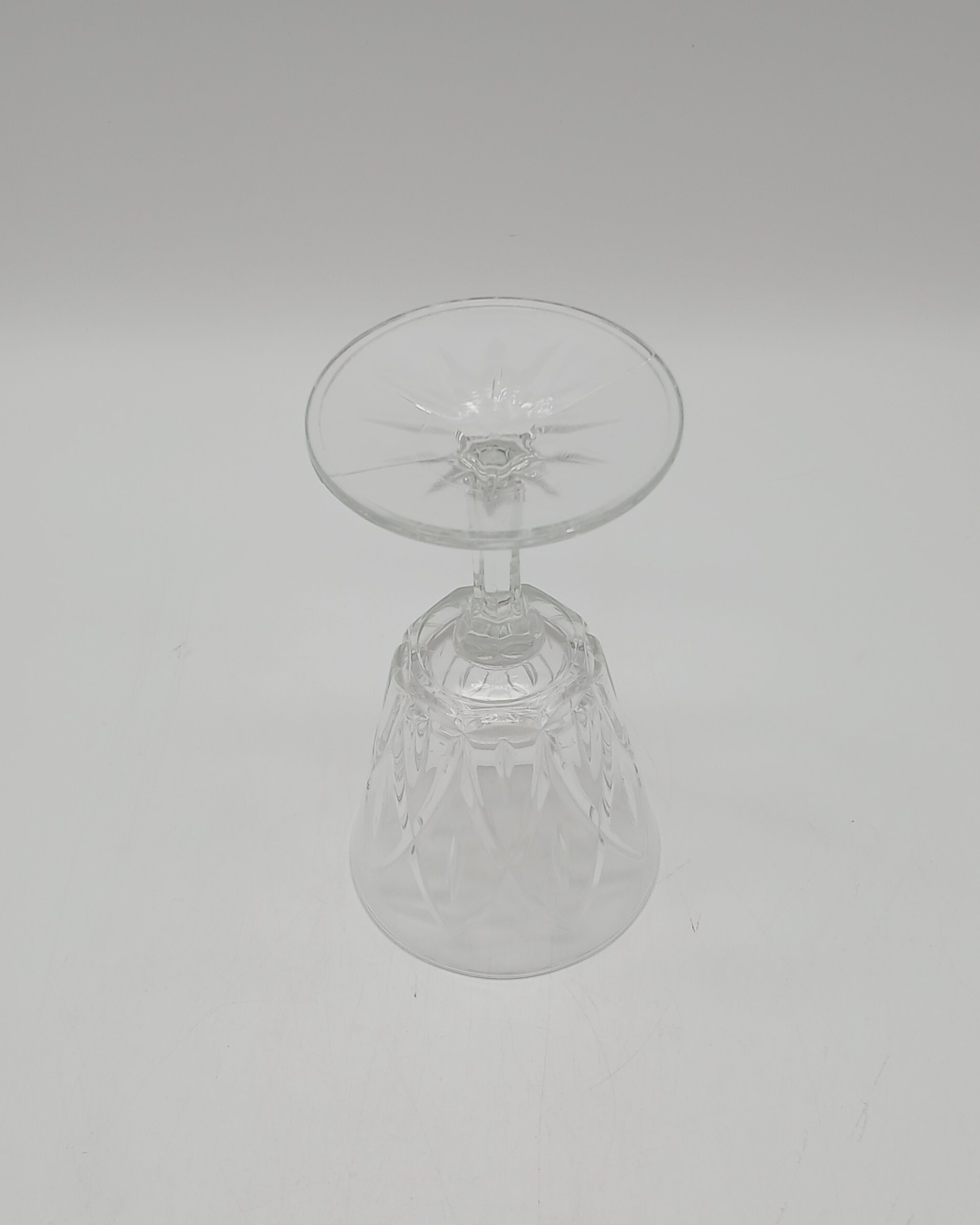 Voir photo 13 de Série de 6 verres à pied en cristal taillé vintage - Années 60 Série de 6 verres à pied en cristal taillé vintage - Années 60 reconditionné photo 13