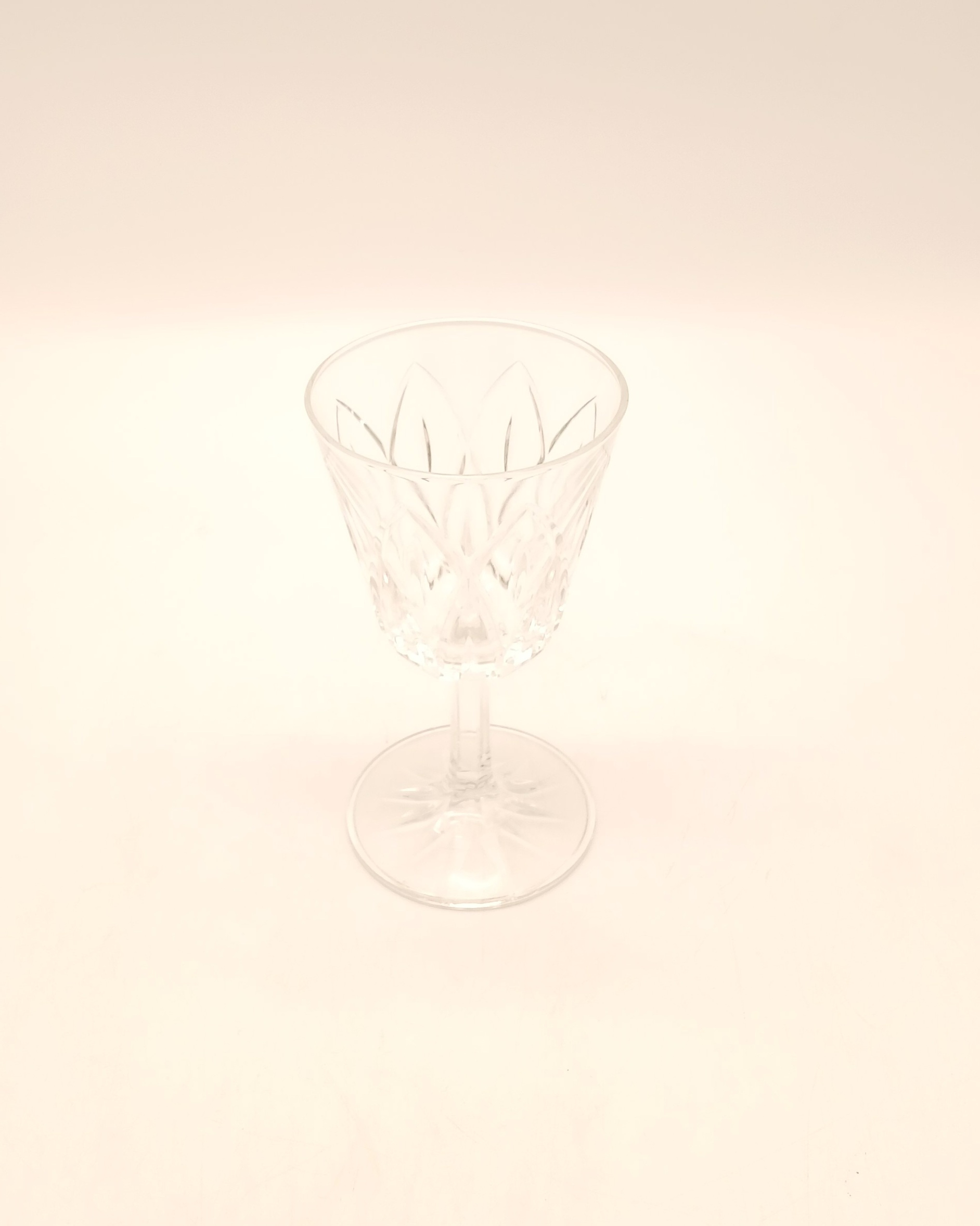 Voir photo 7 de Série de 6 verres à pied en cristal taillé vintage - Années 60 Série de 6 verres à pied en cristal taillé vintage - Années 60 reconditionné photo 7