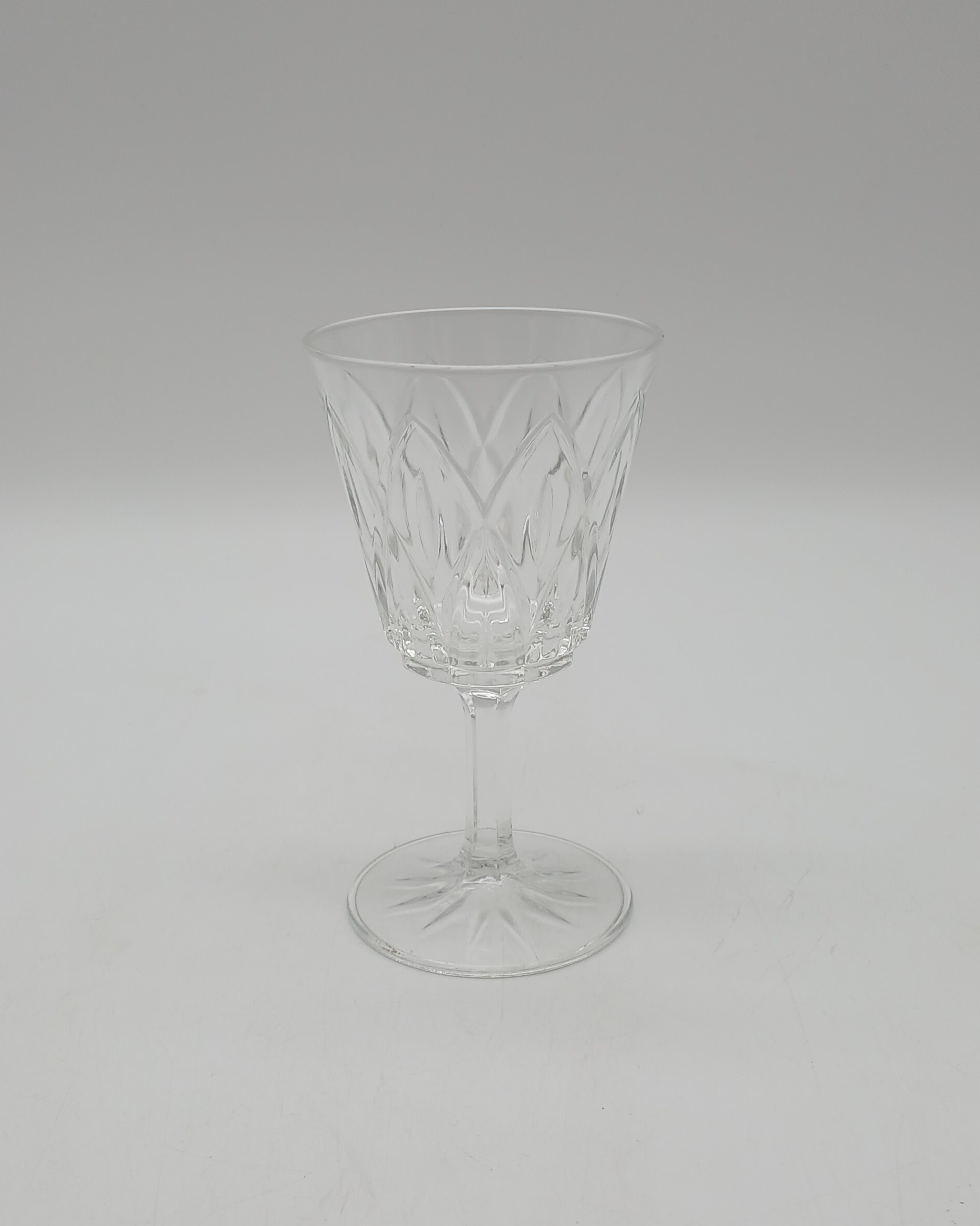 Voir photo 8 de Série de 6 verres à pied en cristal taillé vintage - Années 60 Série de 6 verres à pied en cristal taillé vintage - Années 60 reconditionné photo 8
